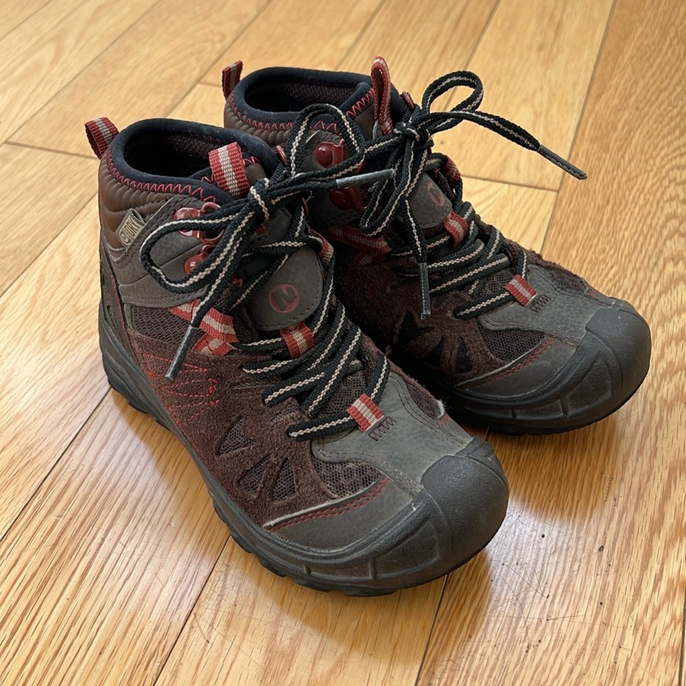 Merrell Capra Mid Wtpf Size 12 Kids hiking boots